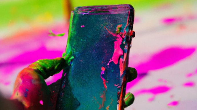 Holi 2023 Tips to Keep Your Smartphone Dry and Safe