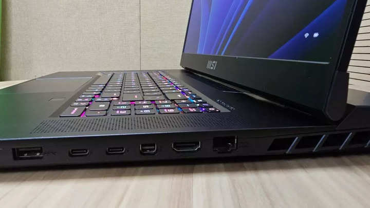 MSI Titan GT77 laptop performance