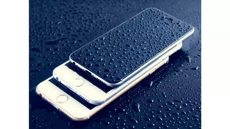 Tips to Keep Your Smartphone Dry and Safe