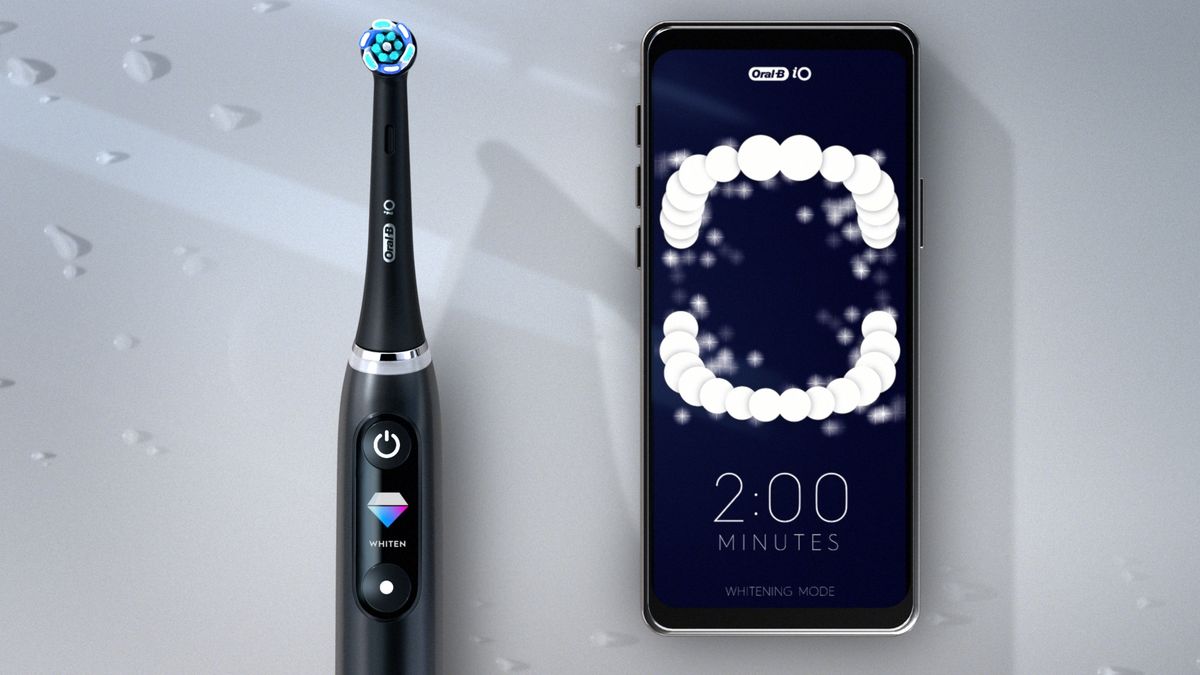 Brush from the Oral-B 7000 SmartSeries