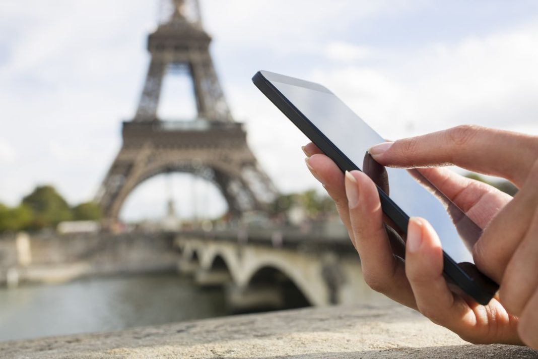 How to Effectively Utilize Your Cell Phone During International Travel